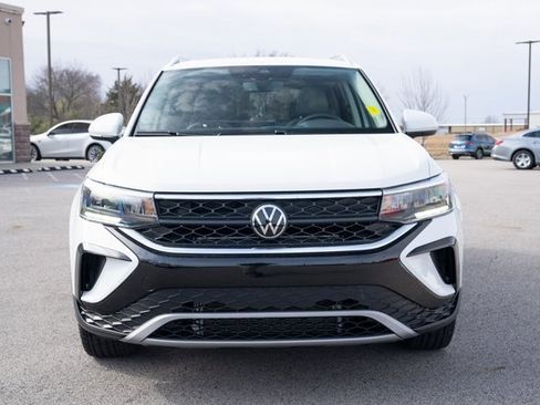 Certified 2023 Volkswagen Taos SE image 9