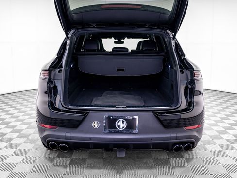 Used 2024 Porsche Cayenne S image 30