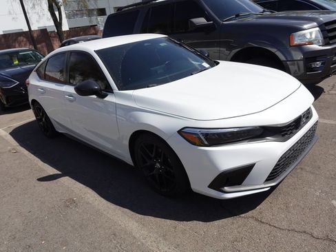 Used 2022 Honda Civic Sport image 2