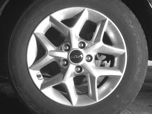 Used 2025 Kia Soul LX w/ LX Technology Package FWD image 14