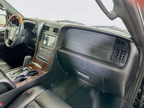 Used 2017 Lincoln Navigator Select AWD/4WD image 34