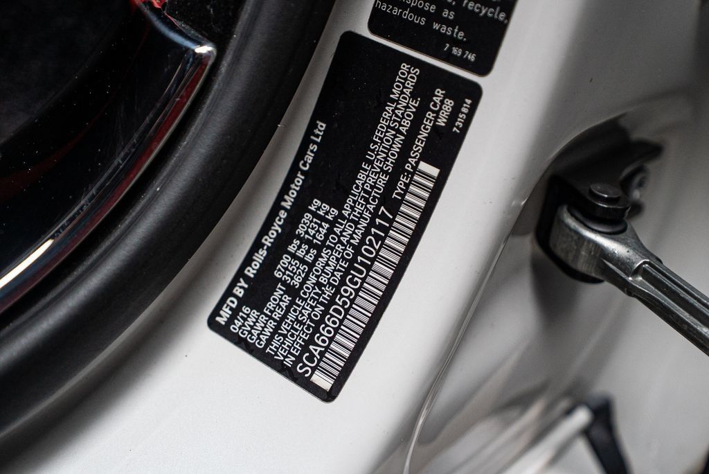 Used 2016 Rolls-Royce Dawn RWD image 57