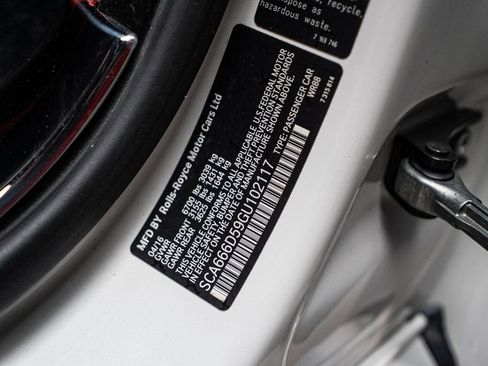 Used 2016 Rolls-Royce Dawn RWD image 57