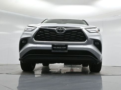 Used 2022 Toyota Highlander Limited image 46