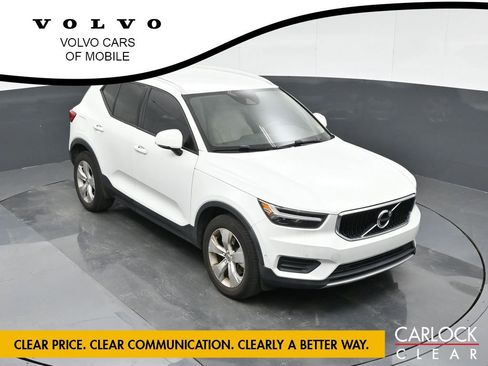 Used 2019 Volvo XC40 T4 Momentum image 26