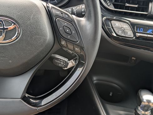 Used 2018 Toyota C-HR XLE FWD image 22
