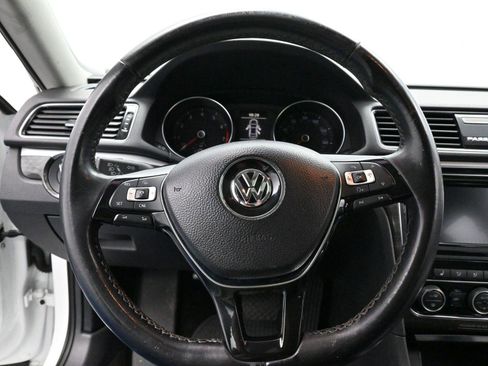 Used 2018 Volkswagen Passat 2.0T SE image 17