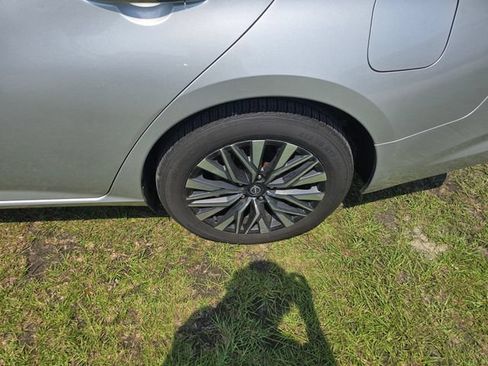 Used 2024 Nissan Altima 2.5 SV FWD image 4