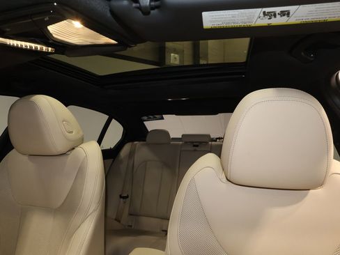 Used 2022 BMW 330e xDrive w/ Convenience Package image 17