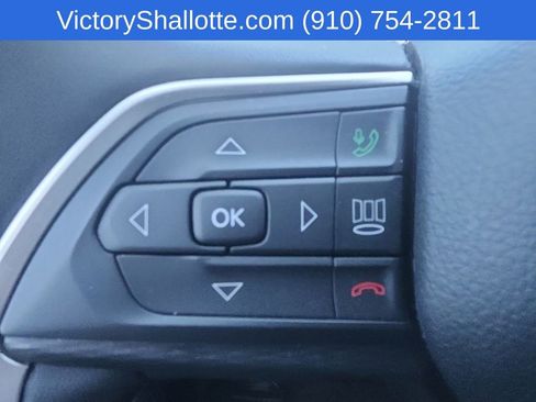 Used 2025 Jeep Grand Cherokee Laredo RWD image 10