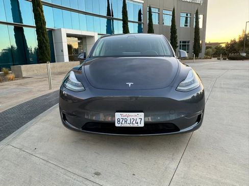 Used 2023 Tesla Model Y Long Range AWD/4WD image 2