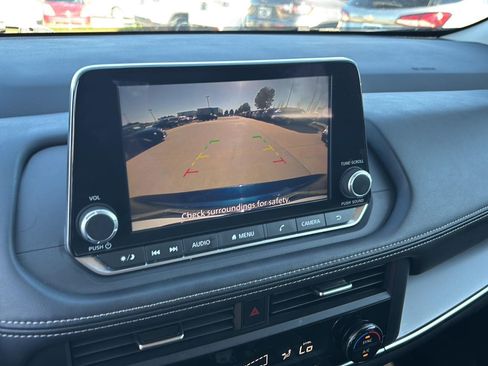 Used 2025 Nissan Rogue SV AWD/4WD image 14