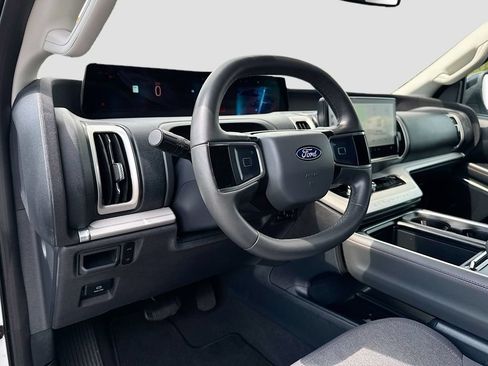 Certified 2025 Ford Expedition Active RWD image 9