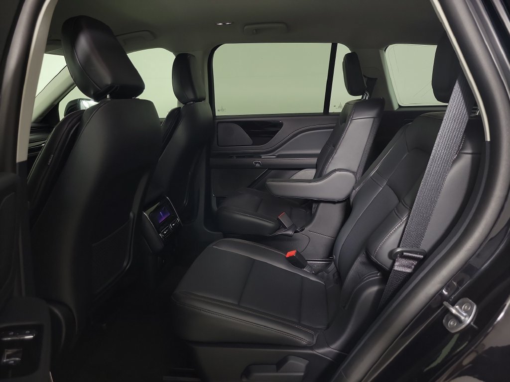New 2026 Lincoln Aviator AWD image 12