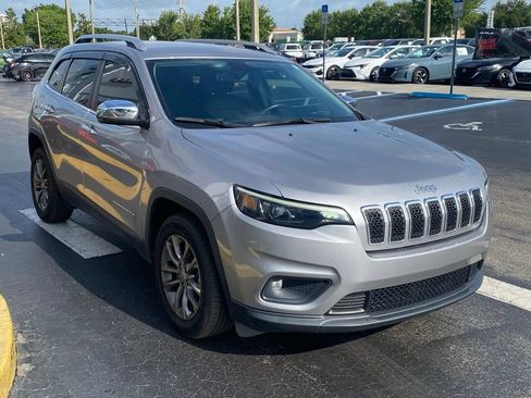 Used 2020 Jeep Cherokee Latitude Plus w/ Comfort/Convenience Group FWD image 2