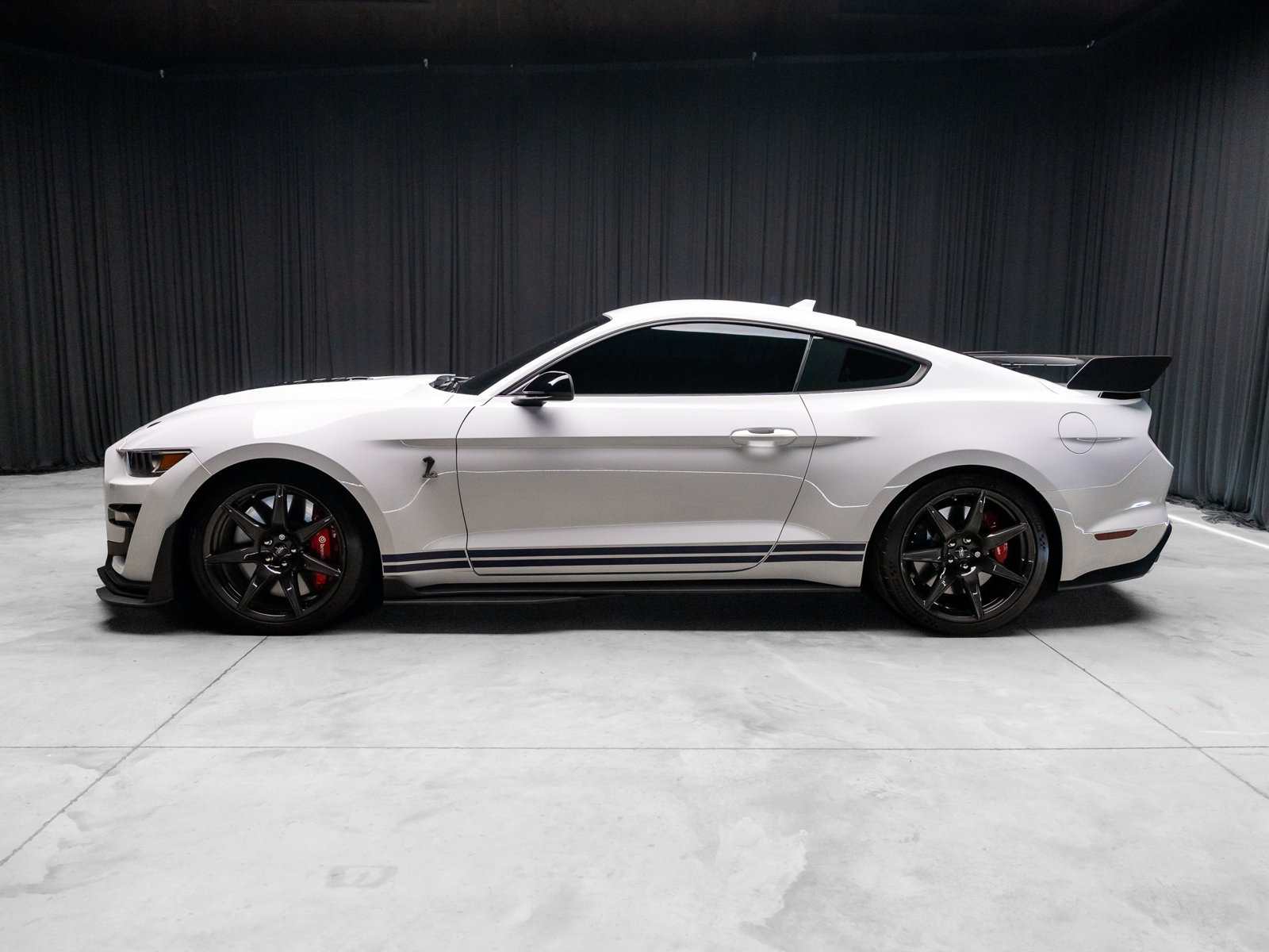 Used 2021 Ford Mustang Shelby GT500 w/ Carbon Fiber Track Pack RWD image 11