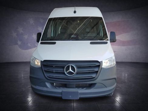 Used 2025 Mercedes-Benz Sprinter 2500 image 8