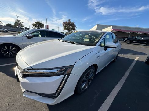 Used 2018 Honda Clarity Touring image 3
