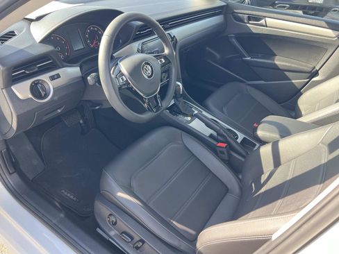Certified 2022 Volkswagen Passat 2.0T SE image 3