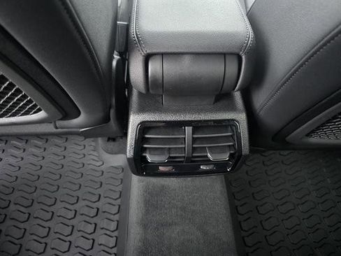 New 2025 Audi Q3 2.0T Premium image 18