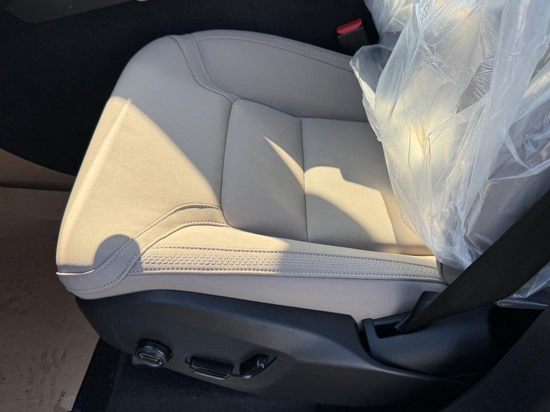 New 2026 Volvo XC90 T8 Plus w/ Protection Package Premier AWD/4WD image 15