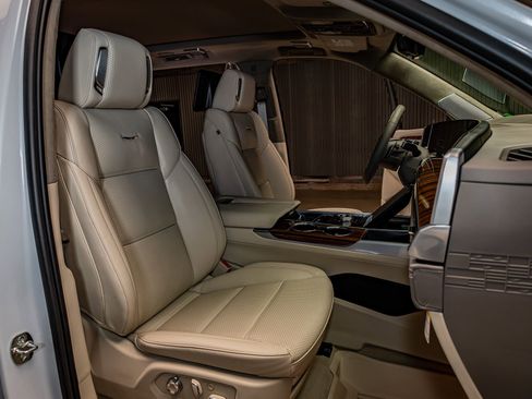 Used 2026 Cadillac Escalade ESV Platinum Sport w/ LPO, Floor Liner Package image 28