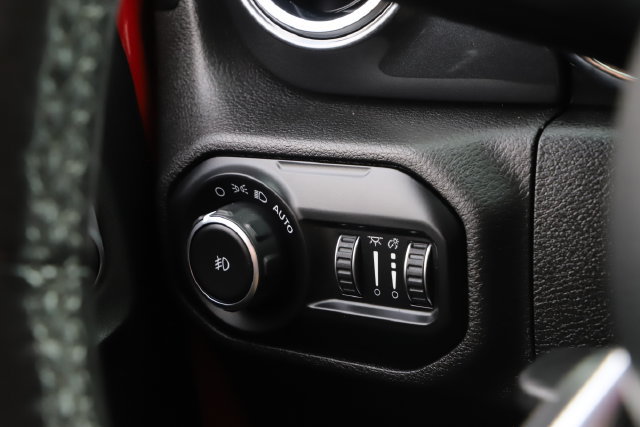 Used 2021 Jeep Wrangler Unlimited Sahara AWD/4WD image 36