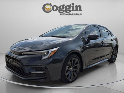Used 2026 Toyota Corolla SE FWD image 2