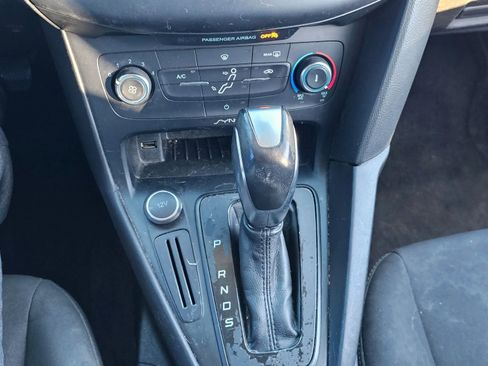 Used 2016 Ford Focus SE w/ SE Sport Package image 22