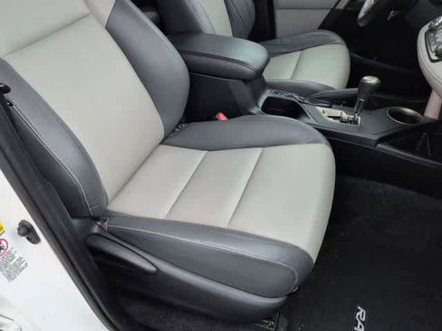 Used 2013 Toyota RAV4 Limited AWD/4WD image 22