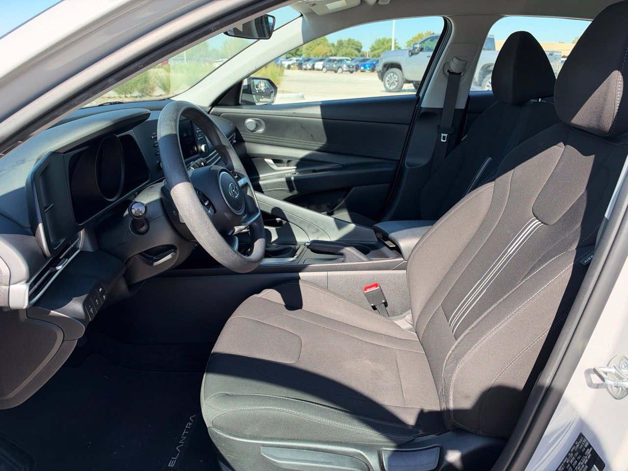 Used 2023 Hyundai Elantra SE FWD image 10