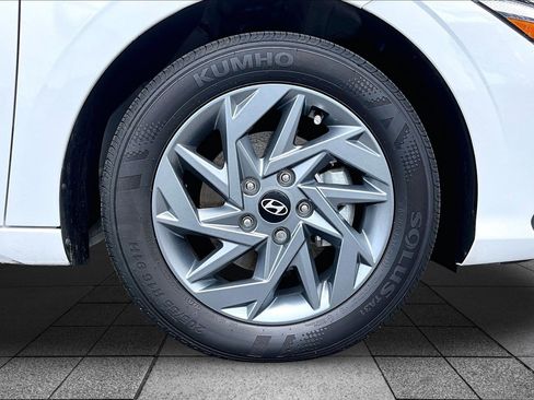 Used 2025 Hyundai Elantra Hybrid FWD image 8