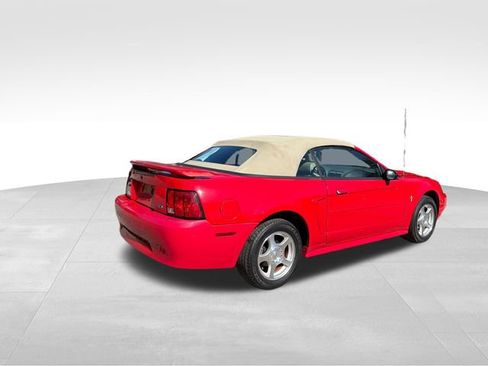 Used 2003 Ford Mustang Convertible RWD image 3