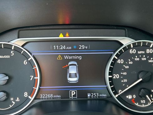 Used 2024 Nissan Altima 2.5 SR w/ SR Premium Package image 15