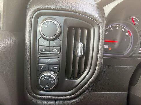Used 2020 Chevrolet Silverado 1500 Custom w/ Custom Value Package AWD/4WD image 18