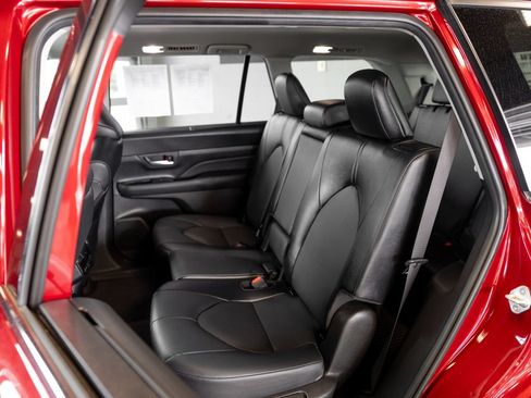 Certified 2024 Toyota Grand Highlander AWD image 10
