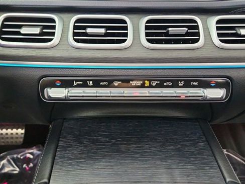 Used 2025 Mercedes-Benz GLS 450 4MATIC image 54