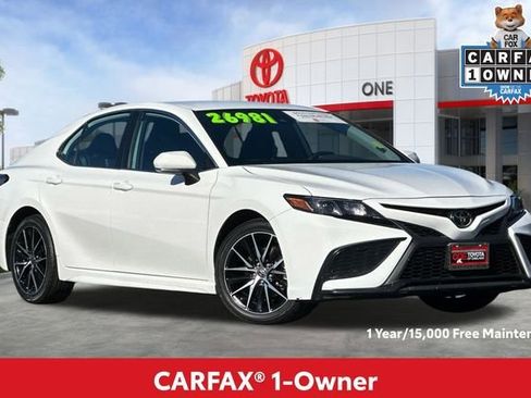 Used 2024 Toyota Camry SE image 2