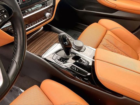 Used 2021 BMW 530e w/ Parking Assistance Package image 17