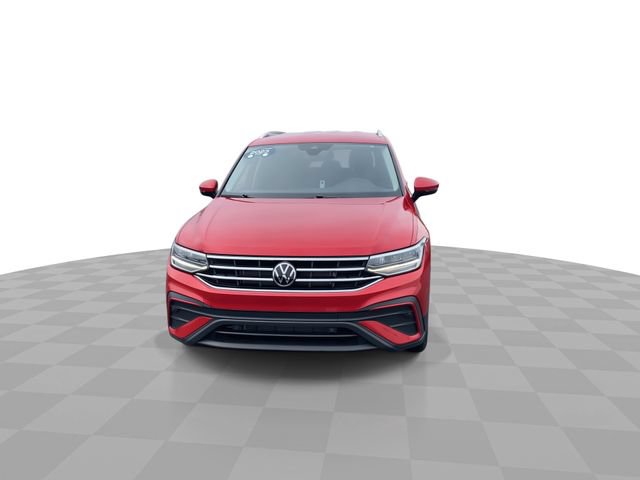 Used 2023 Volkswagen Tiguan SE FWD image 3