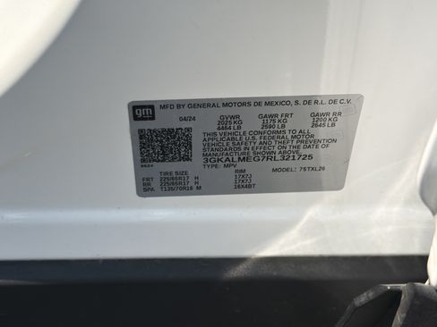 Used 2024 GMC Terrain SLE FWD image 31