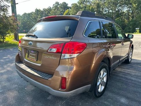 Used 2013 Subaru Outback 2.5i Limited AWD/4WD image 6