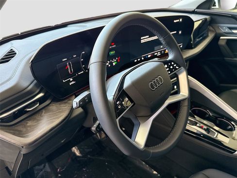 Certified 2025 Audi Q5 Premium w/ Convenience Package AWD/4WD image 9