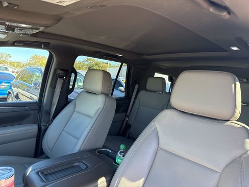 Used 2021 GMC Yukon SLT w/ SLT Luxury Plus Package image 6