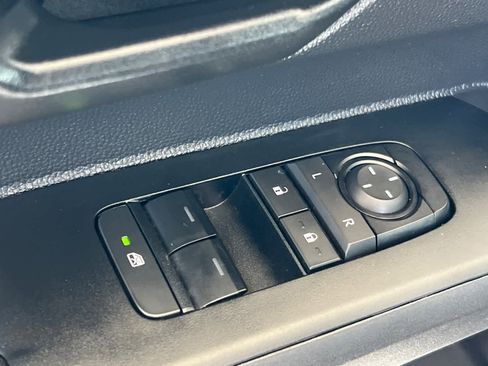 Certified 2025 Toyota Tacoma SR image 11