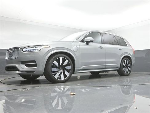 Used 2025 Volvo XC90 T8 Ultra image 41