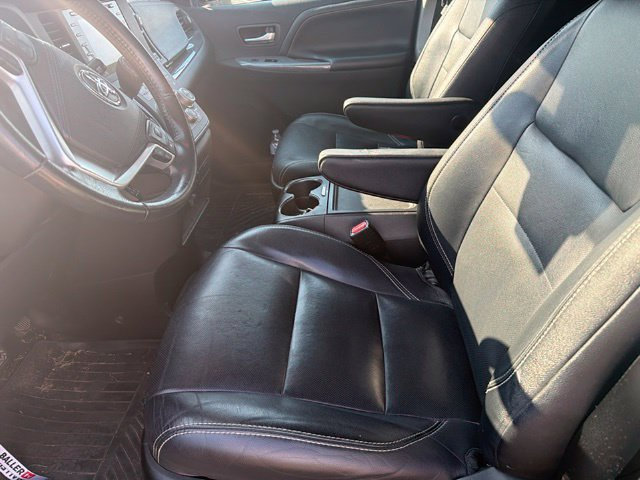 Used 2018 Toyota Sienna SE FWD image 5