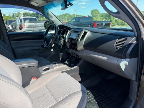 Used 2014 Toyota Tacoma 4x4 Access Cab V6 w/ TRD Sport Package image 37