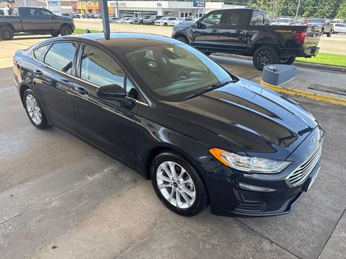 Used 2020 Ford Fusion SE FWD image 3
