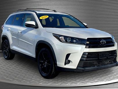 Used 2019 Toyota Highlander SE